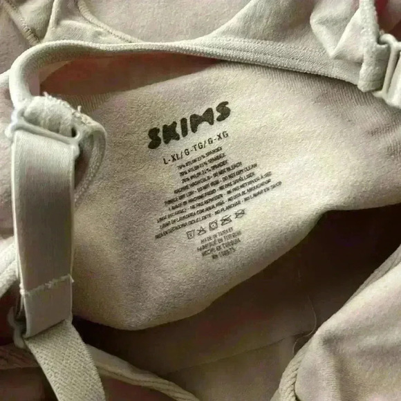 SKIMS Adjustable Straps Seamless Sculpt Compression Thong Bodysuit Size… - Picture 7 of 7